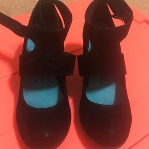 Brand NEW VELVET black fashionable shoes